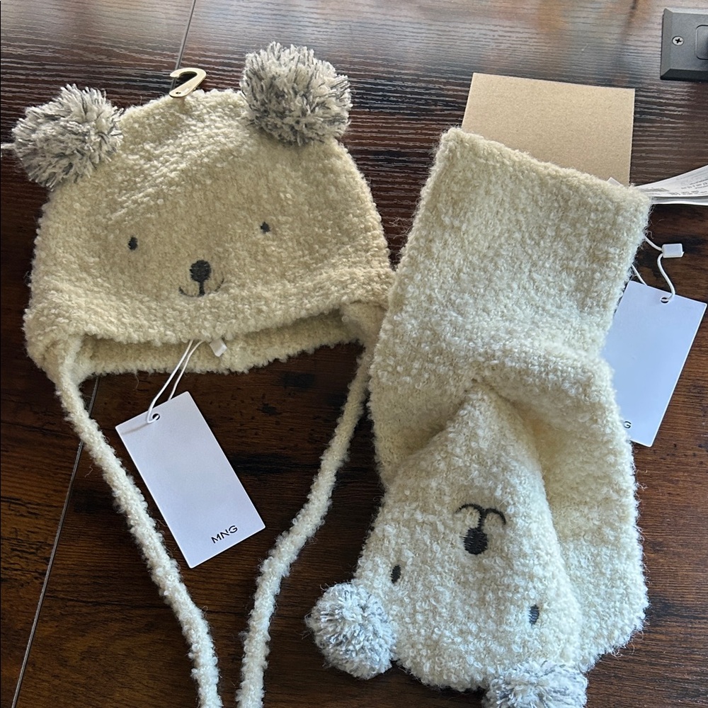 MANGO BEAR KNITTED SCARF AND BEANIE OS